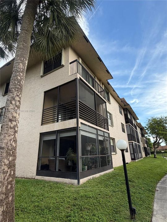En Venta: $298,000 (2 camas, 2 baños, 1270 Pies cuadrados)