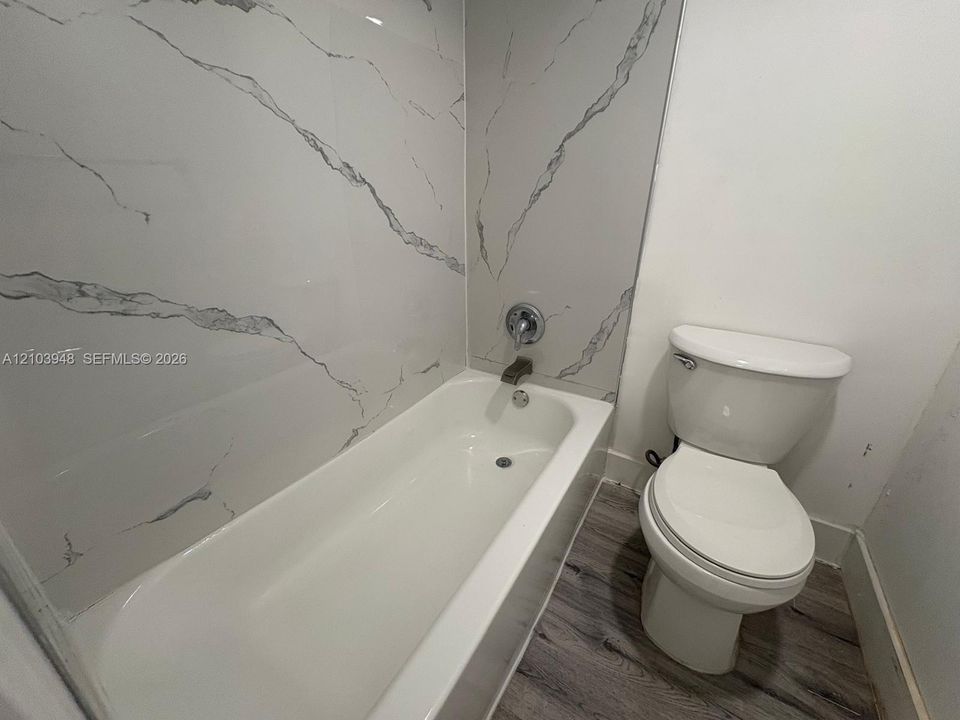 На продажу: $410,000 (3 спален, 2 ванн, 1302 Квадратных фут)
