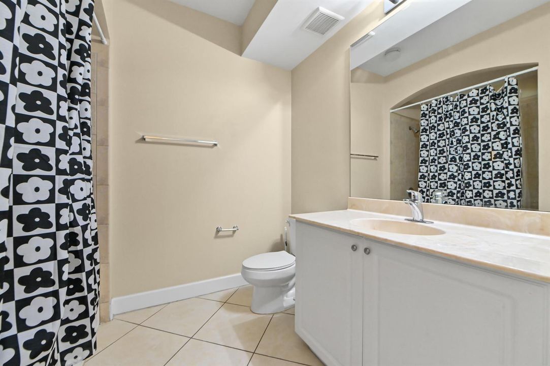 22 Bathroom 03