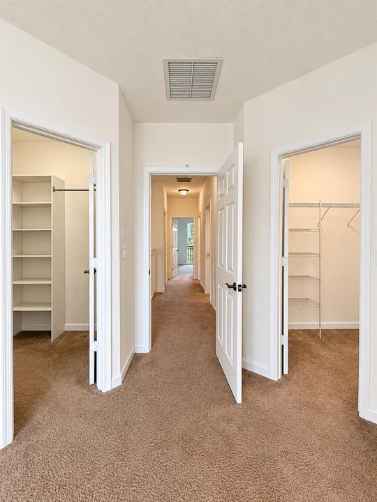 2 walk-in closet Master Bedroom