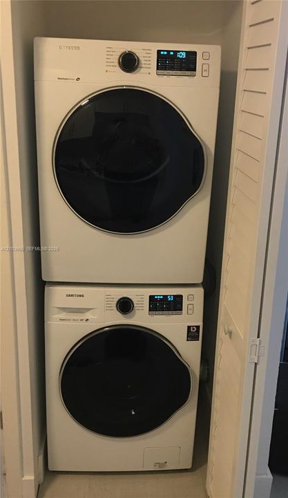 For Rent: $1,700 (0 beds, 1 baths, 300 Square Feet)