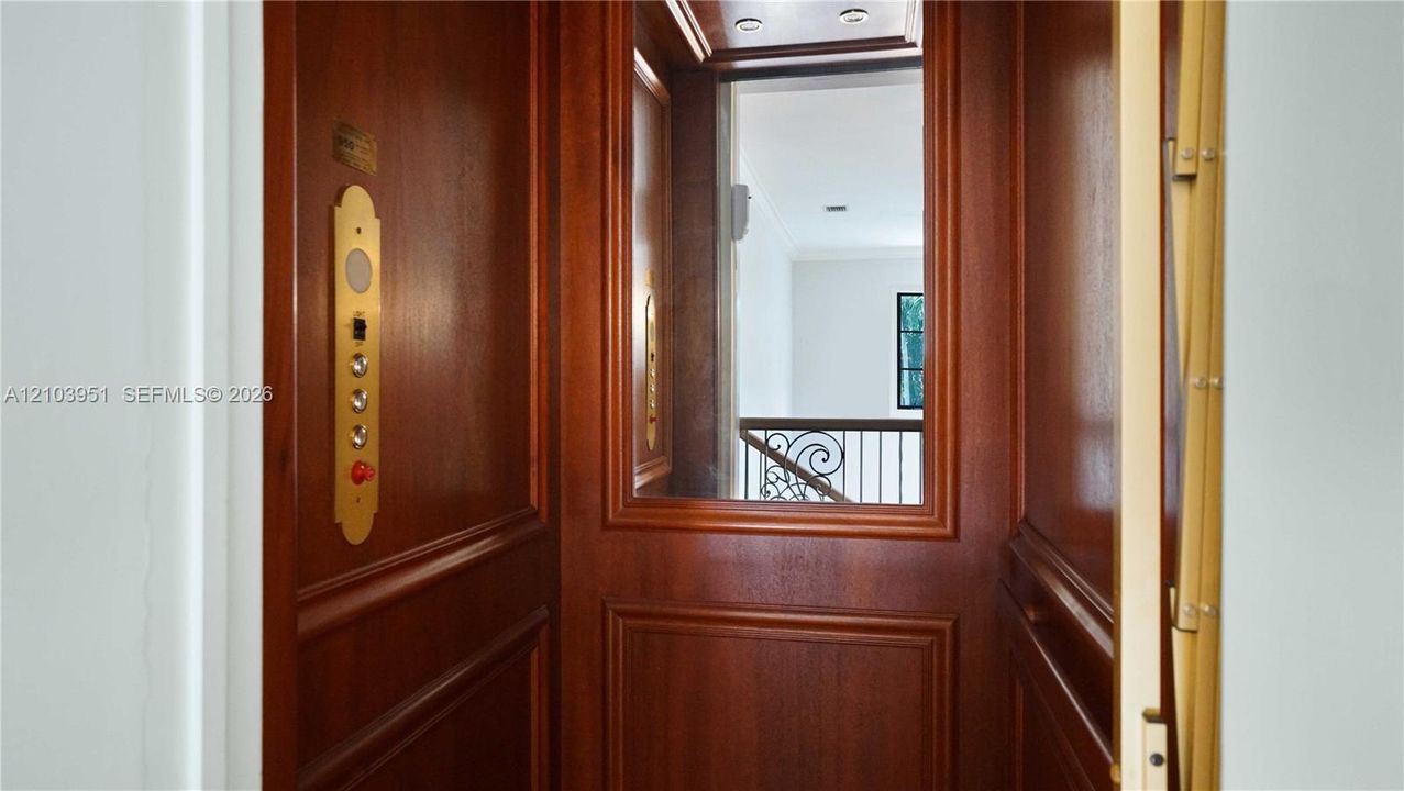 En Venta: $4,350,000 (5 camas, 5 baños, 4322 Pies cuadrados)
