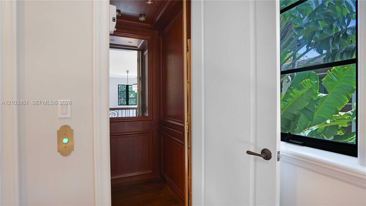 En Venta: $4,350,000 (5 camas, 5 baños, 4322 Pies cuadrados)