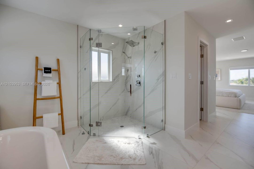En Venta: $2,720,000 (3 camas, 2 baños, 2566 Pies cuadrados)