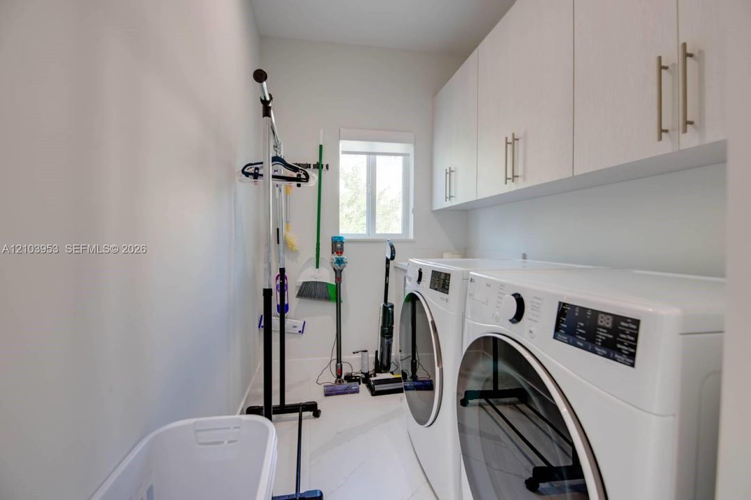 En Venta: $2,720,000 (3 camas, 2 baños, 2566 Pies cuadrados)