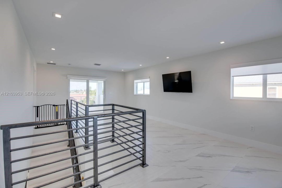 En Venta: $2,720,000 (3 camas, 2 baños, 2566 Pies cuadrados)