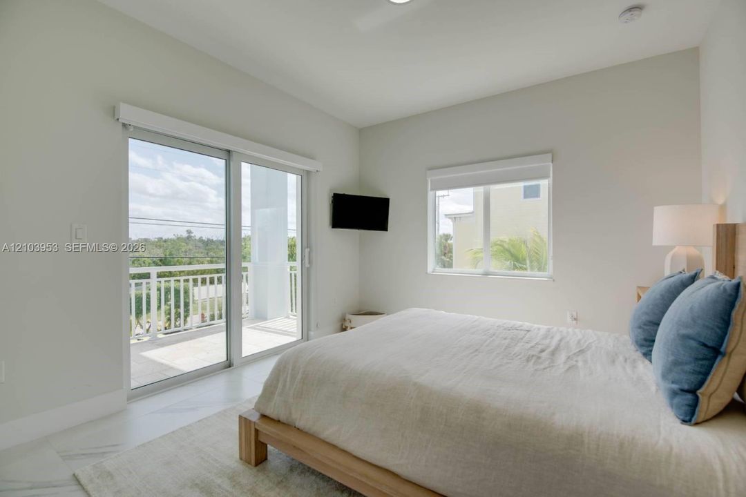 En Venta: $2,720,000 (3 camas, 2 baños, 2566 Pies cuadrados)