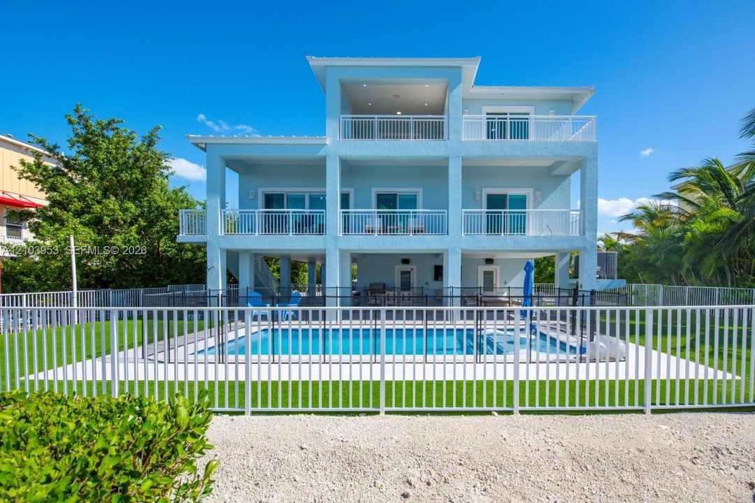 En Venta: $2,720,000 (3 camas, 2 baños, 2566 Pies cuadrados)