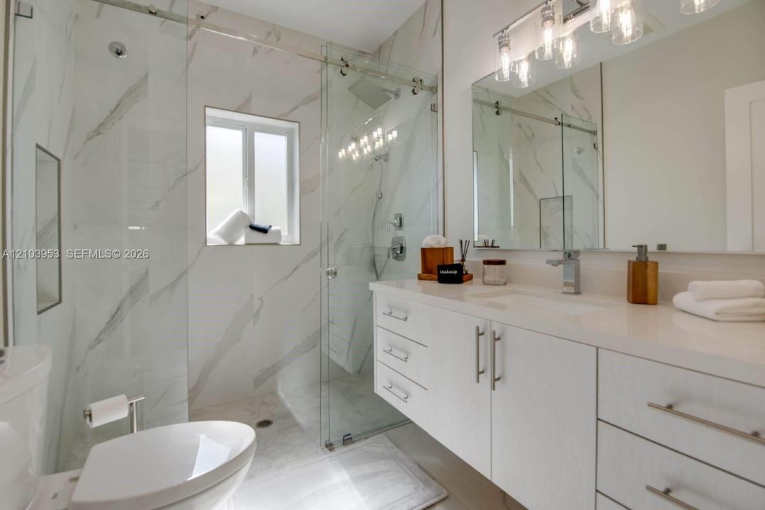 En Venta: $2,720,000 (3 camas, 2 baños, 2566 Pies cuadrados)