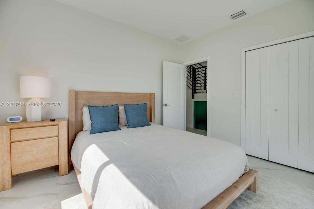 En Venta: $2,720,000 (3 camas, 2 baños, 2566 Pies cuadrados)
