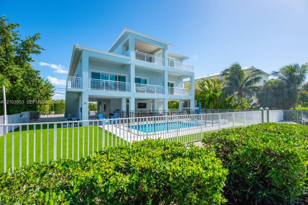 En Venta: $2,720,000 (3 camas, 2 baños, 2566 Pies cuadrados)