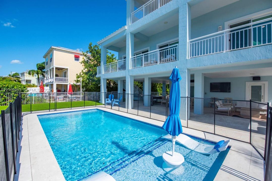 En Venta: $2,720,000 (3 camas, 2 baños, 2566 Pies cuadrados)