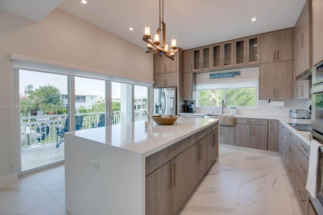 En Venta: $2,720,000 (3 camas, 2 baños, 2566 Pies cuadrados)