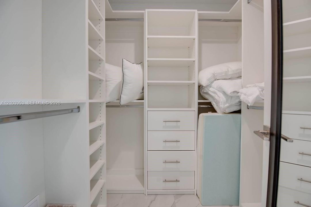 En Venta: $2,720,000 (3 camas, 2 baños, 2566 Pies cuadrados)