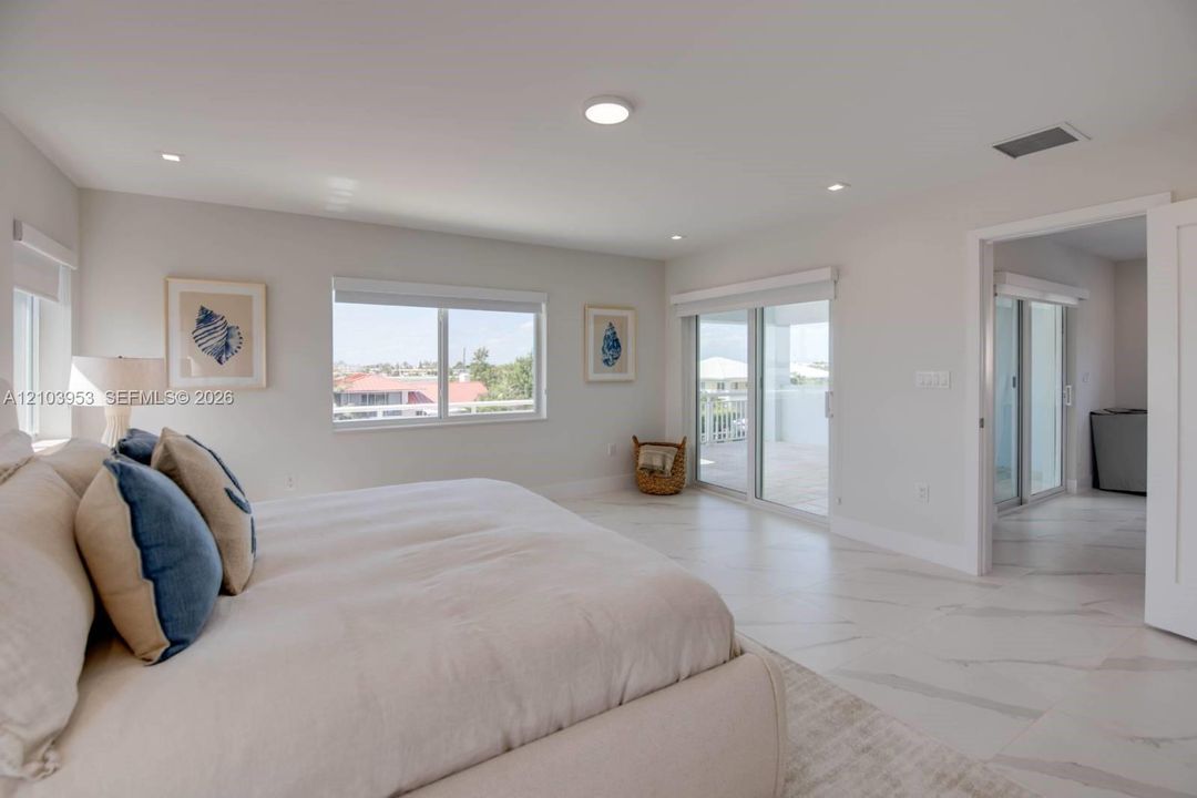 En Venta: $2,720,000 (3 camas, 2 baños, 2566 Pies cuadrados)