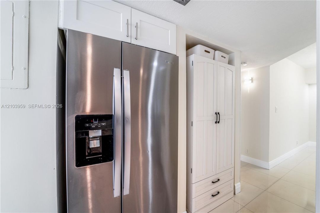For Rent: $2,500 (3 beds, 2 baths, 1155 Square Feet)