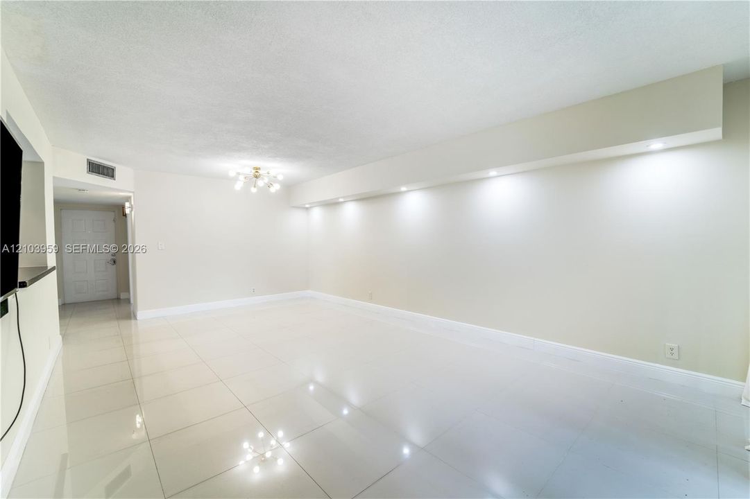 For Rent: $2,500 (3 beds, 2 baths, 1155 Square Feet)