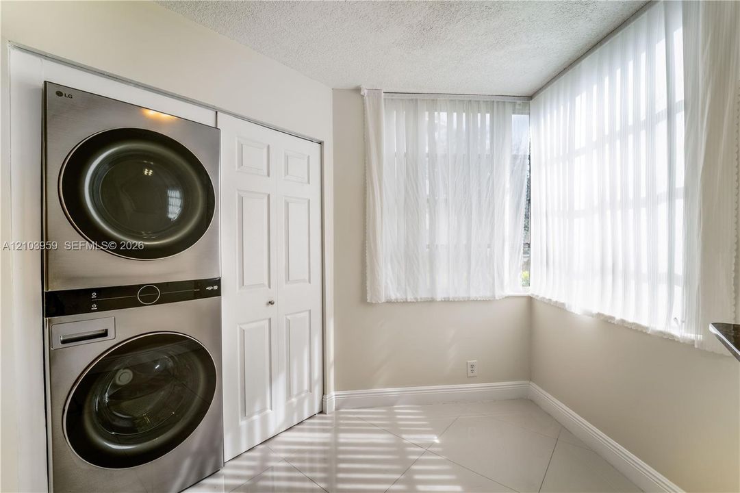 For Rent: $2,500 (3 beds, 2 baths, 1155 Square Feet)
