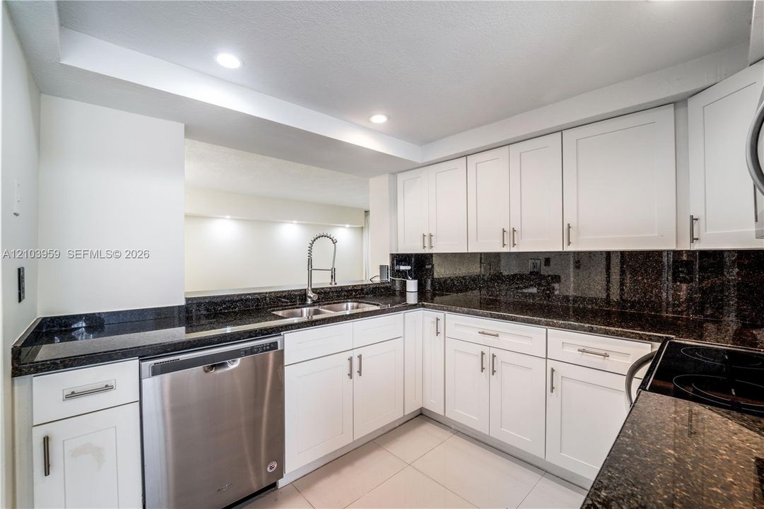 For Rent: $2,500 (3 beds, 2 baths, 1155 Square Feet)