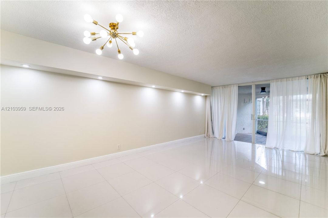For Rent: $2,500 (3 beds, 2 baths, 1155 Square Feet)
