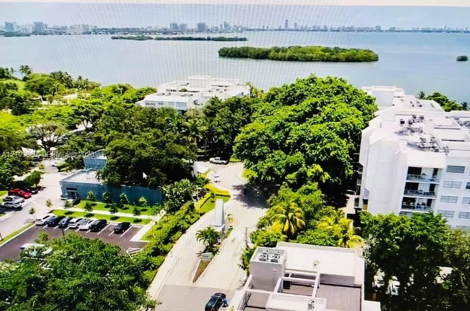 For Rent: $3,100 (2 beds, 1 baths, 926 Square Feet)