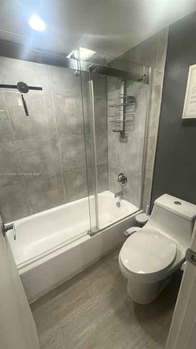 For Rent: $3,100 (2 beds, 1 baths, 926 Square Feet)