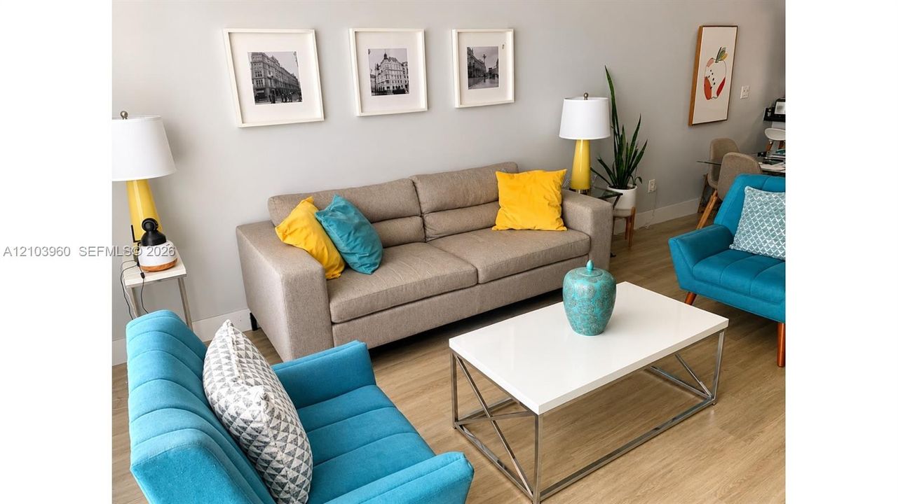 For Rent: $3,100 (2 beds, 1 baths, 926 Square Feet)