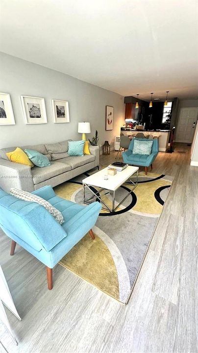 For Rent: $3,100 (2 beds, 1 baths, 926 Square Feet)