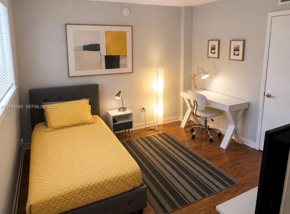 For Rent: $3,100 (2 beds, 1 baths, 926 Square Feet)