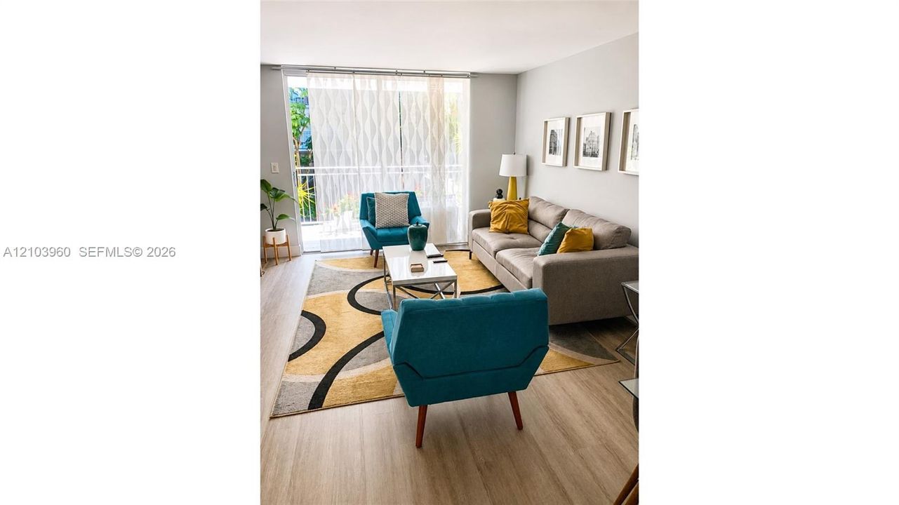 For Rent: $3,100 (2 beds, 1 baths, 926 Square Feet)