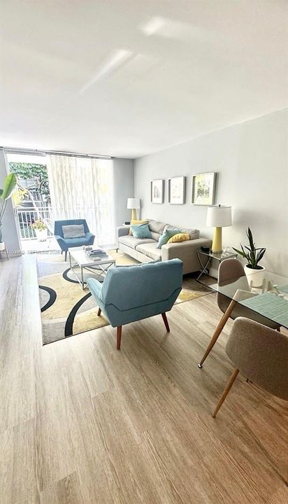For Rent: $3,100 (2 beds, 1 baths, 926 Square Feet)