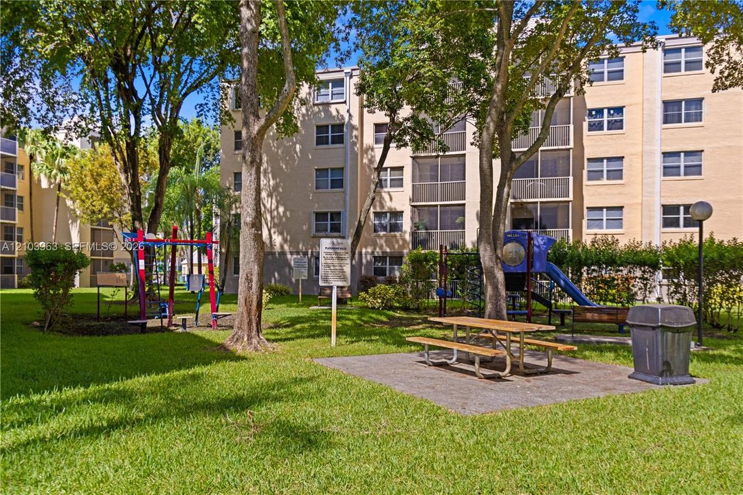 For Sale: $269,000 (2 beds, 2 baths, 1197 Square Feet)