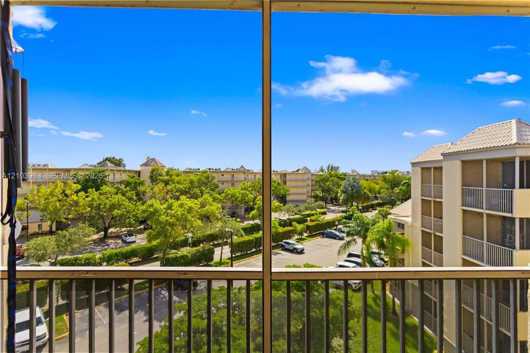 For Sale: $269,000 (2 beds, 2 baths, 1197 Square Feet)