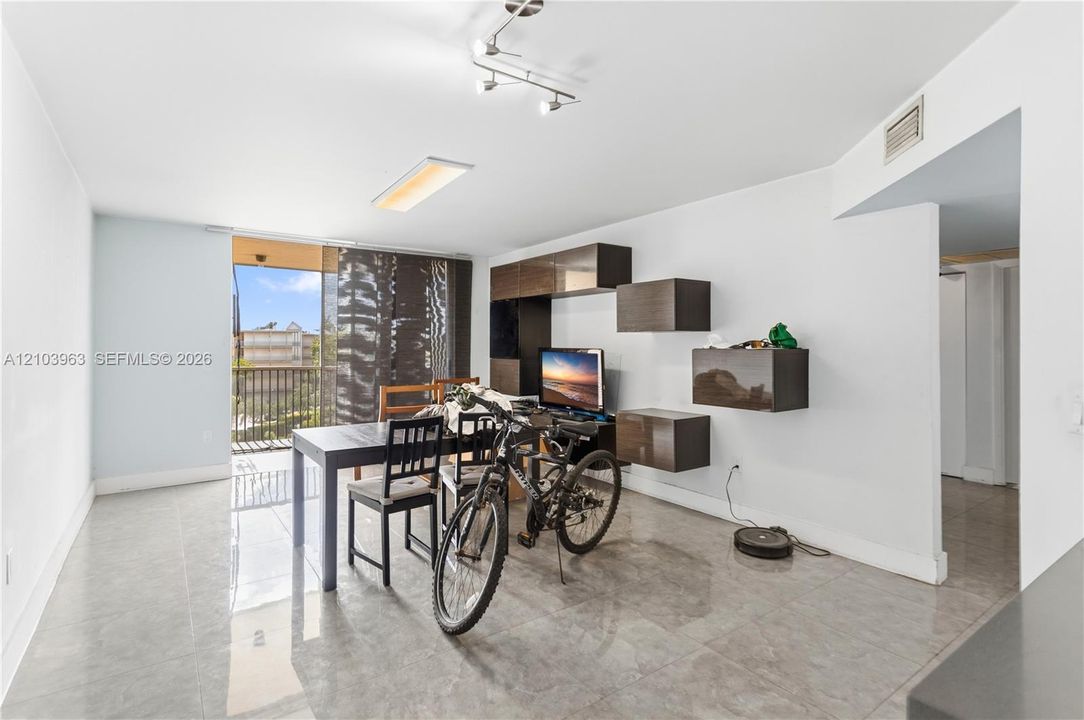 For Sale: $269,000 (2 beds, 2 baths, 1197 Square Feet)