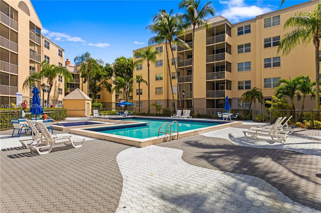 For Sale: $269,000 (2 beds, 2 baths, 1197 Square Feet)