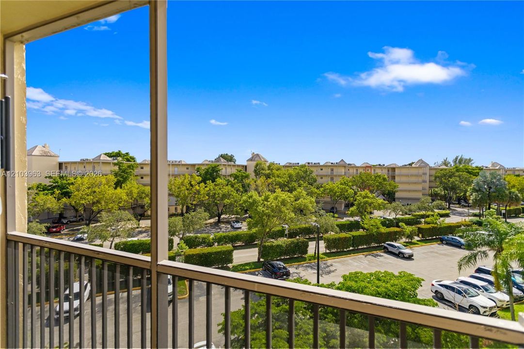 For Sale: $269,000 (2 beds, 2 baths, 1197 Square Feet)
