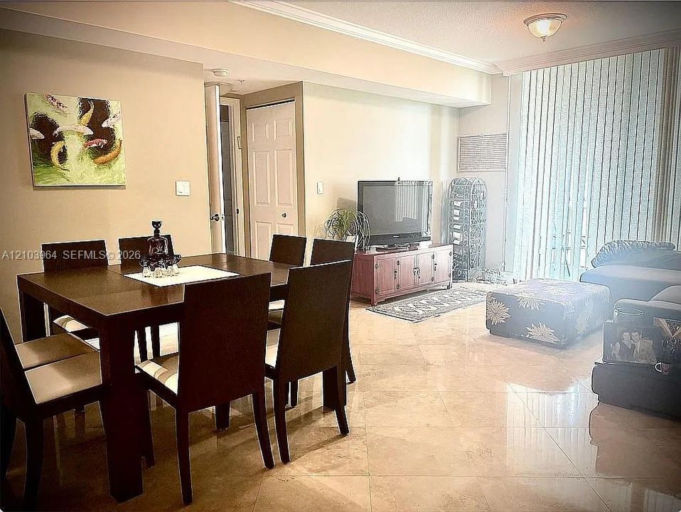 For Sale: $364,900 (1 beds, 1 baths, 915 Square Feet)
