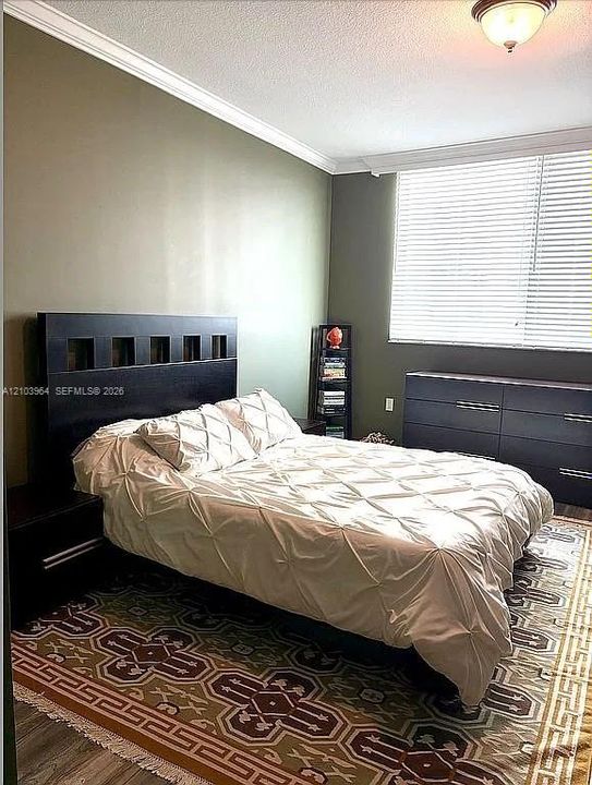 For Sale: $364,900 (1 beds, 1 baths, 915 Square Feet)