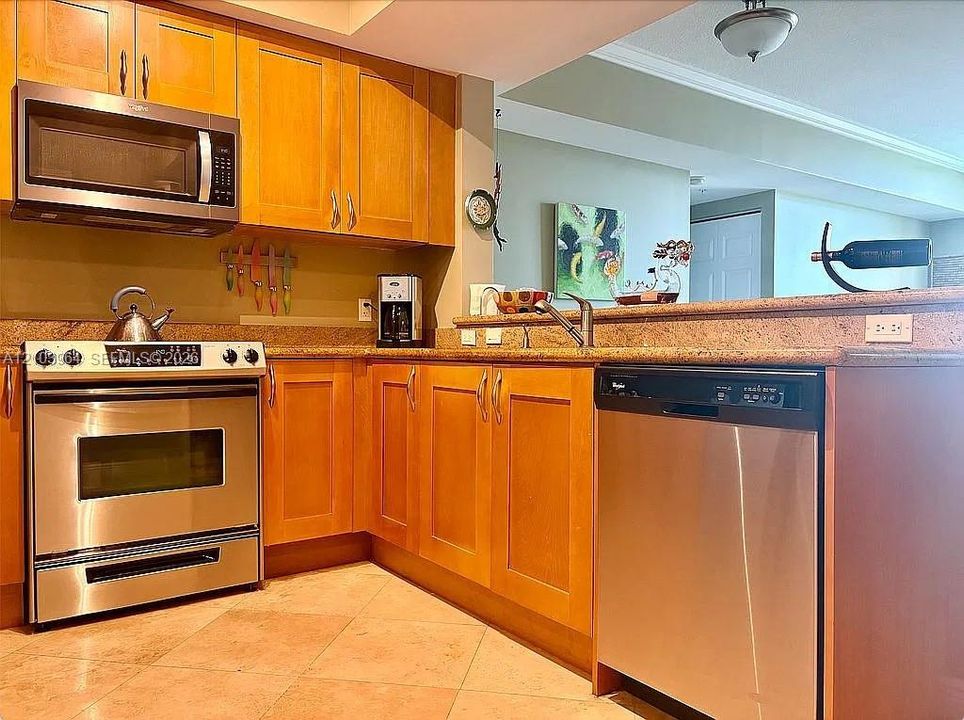 For Sale: $364,900 (1 beds, 1 baths, 915 Square Feet)