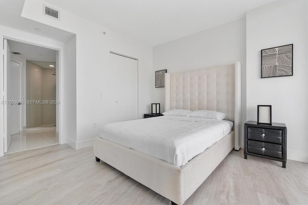 В аренду: $6,000 (2 спален, 2 ванн, 1096 Квадратных фут)