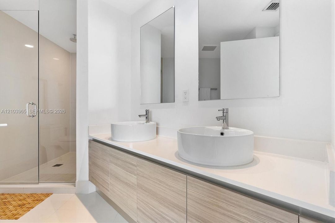 В аренду: $6,000 (2 спален, 2 ванн, 1096 Квадратных фут)