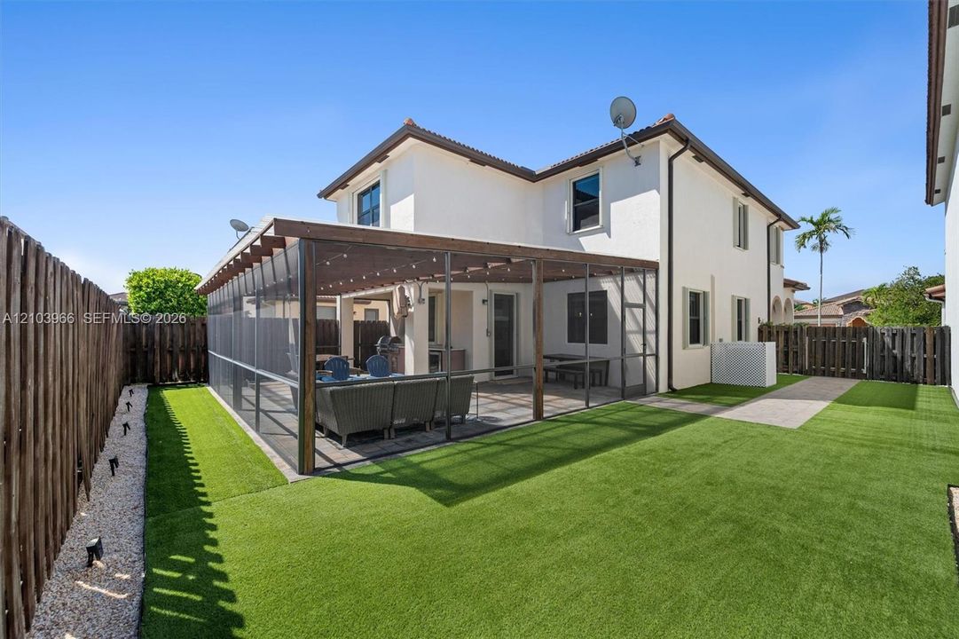 En Venta: $630,000 (5 camas, 2 baños, 2492 Pies cuadrados)