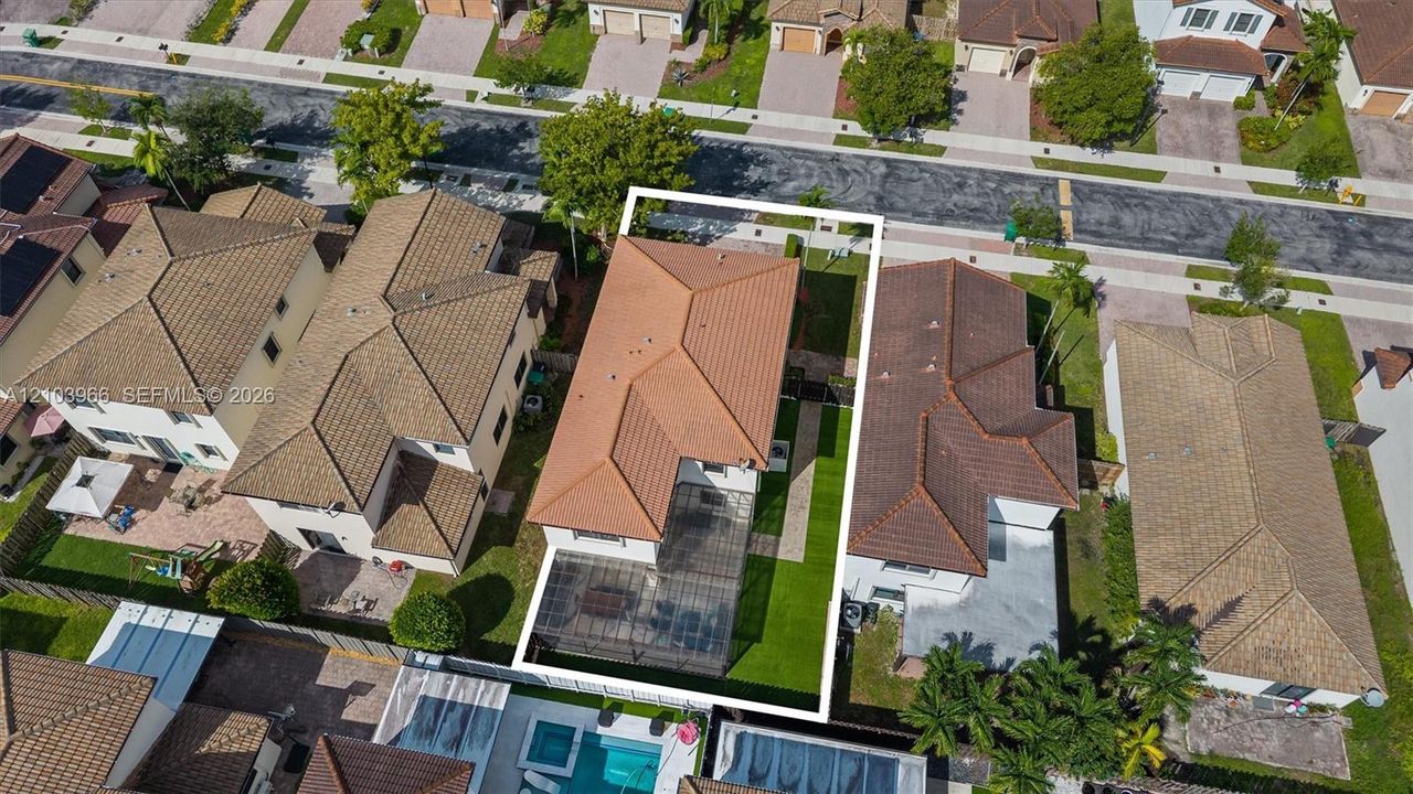 En Venta: $630,000 (5 camas, 2 baños, 2492 Pies cuadrados)