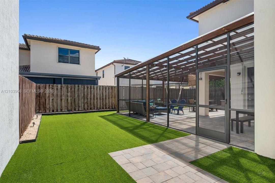 En Venta: $630,000 (5 camas, 2 baños, 2492 Pies cuadrados)