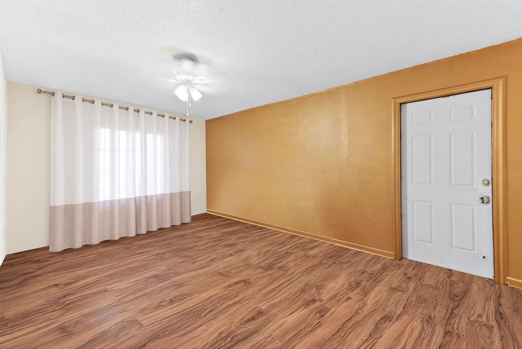 15 Bedroom 03