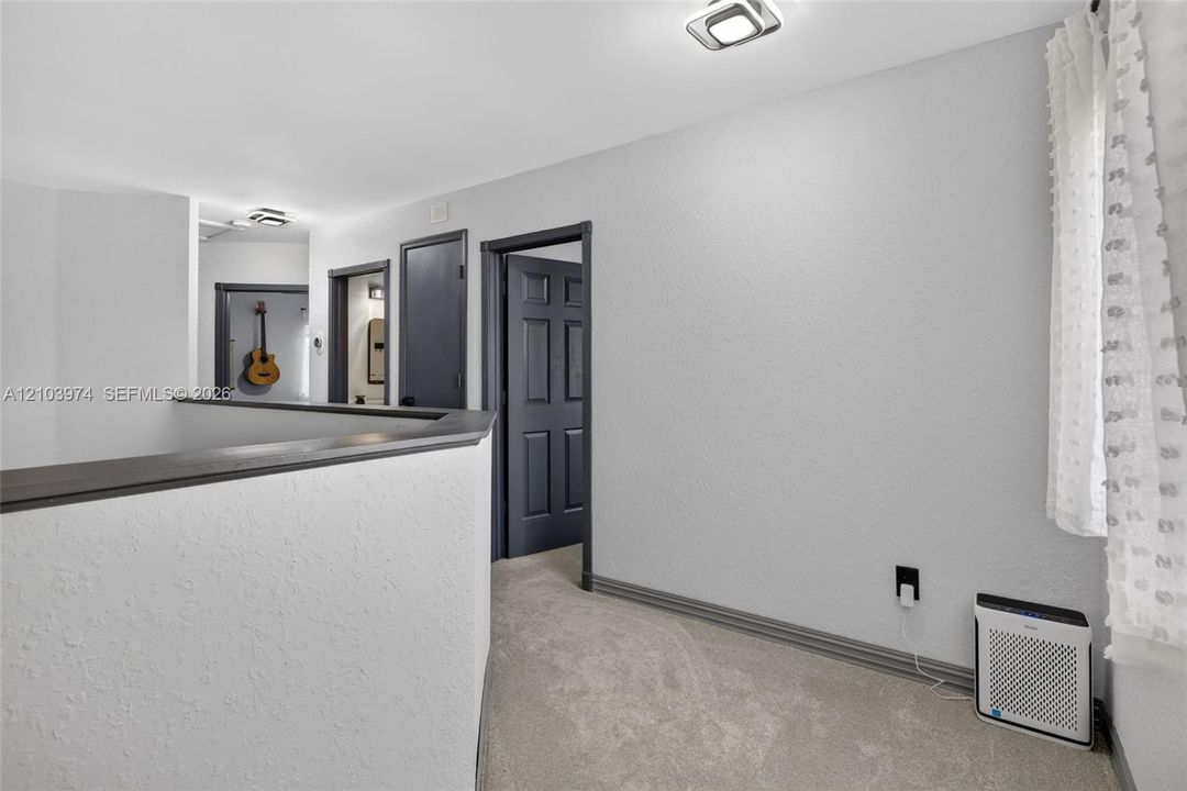 En Venta: $675,000 (4 camas, 2 baños, 2027 Pies cuadrados)