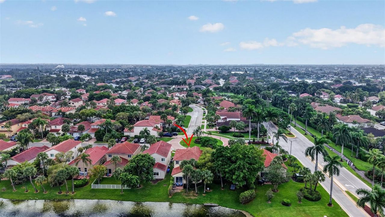 En Venta: $675,000 (4 camas, 2 baños, 2027 Pies cuadrados)
