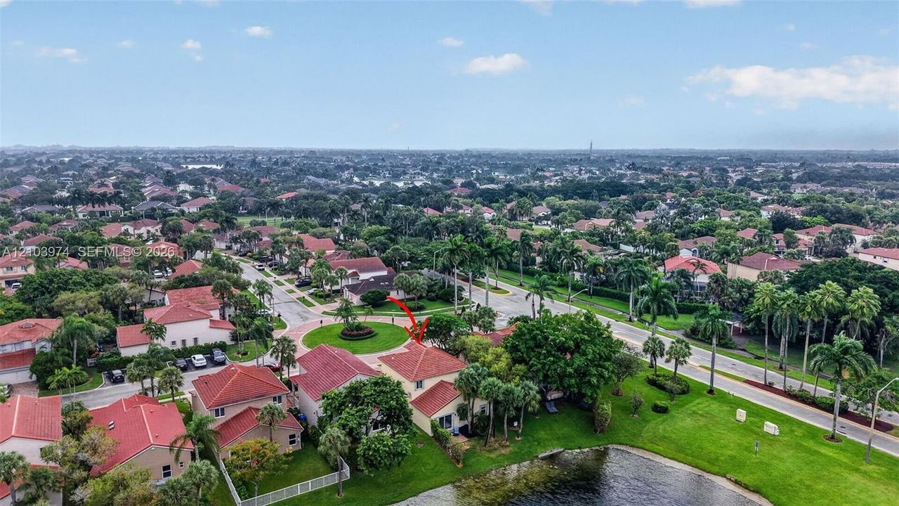 En Venta: $675,000 (4 camas, 2 baños, 2027 Pies cuadrados)