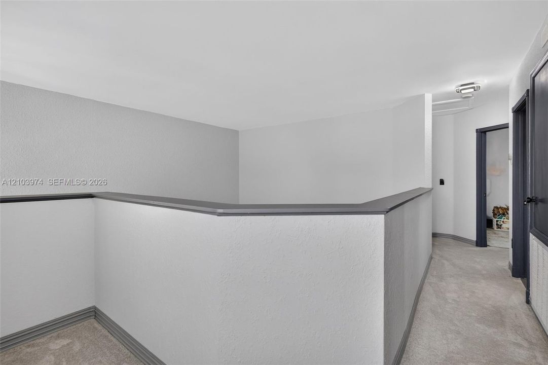 En Venta: $675,000 (4 camas, 2 baños, 2027 Pies cuadrados)