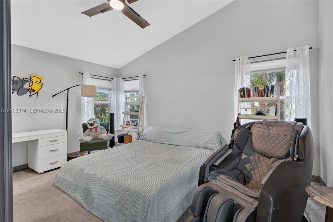 En Venta: $675,000 (4 camas, 2 baños, 2027 Pies cuadrados)